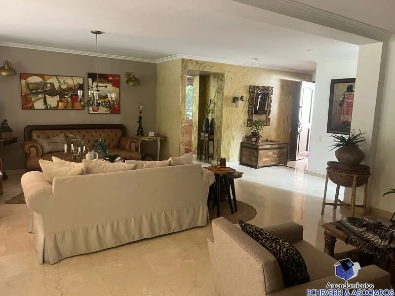 Casa de 3 alcobas en venta en Zona Centro, Envigado, 418 m² · foto 4 de 24