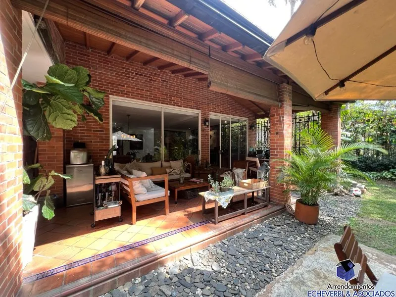 Casa de 3 alcobas en venta en Zona Centro, Envigado, 418 m² · foto 7 de 24