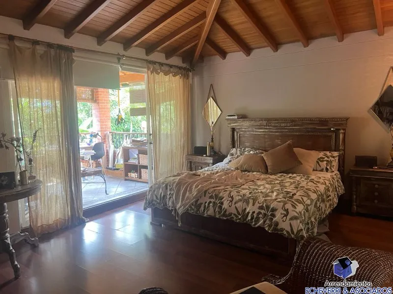 Casa de 3 alcobas en venta en Zona Centro, Envigado, 418 m² · foto 8 de 24