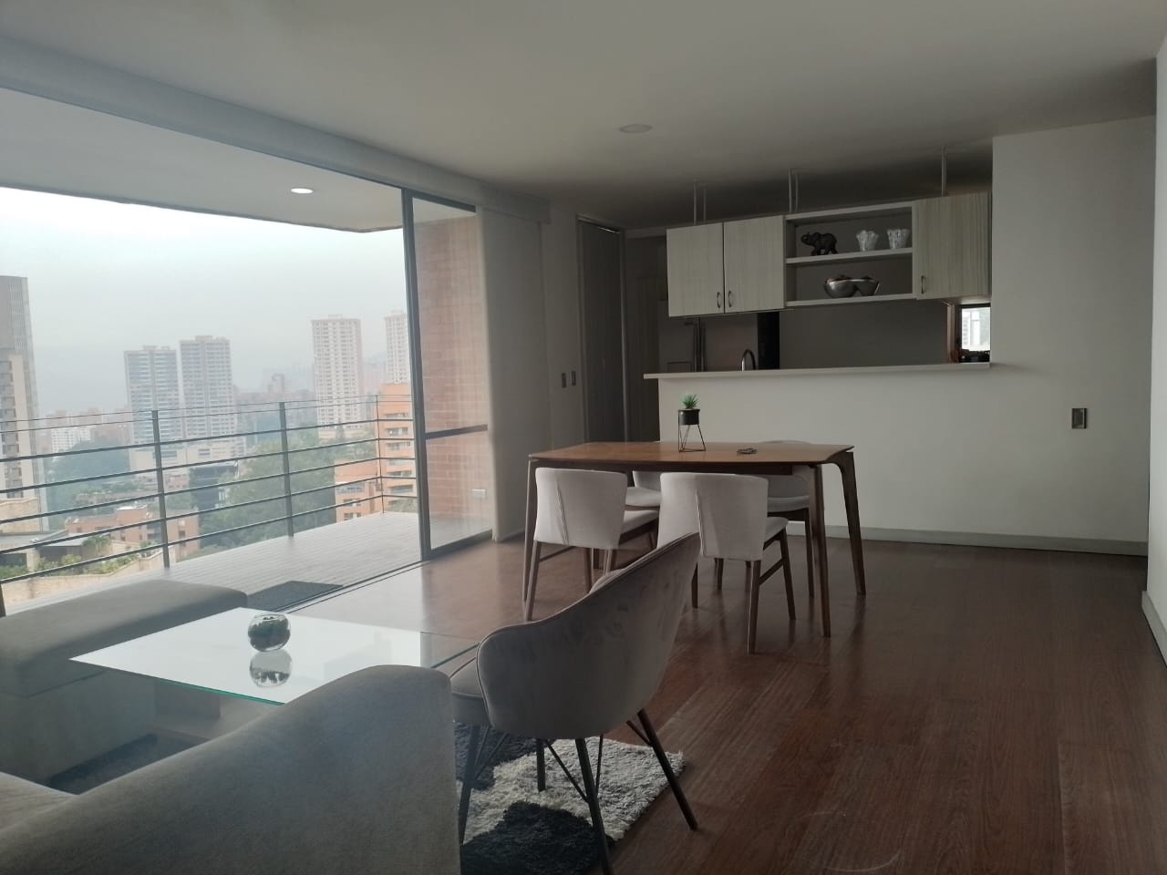 Apartamento de 2 alcobas en arriendo en San Lucas, Medellín, 95 m² · foto 2 de 20