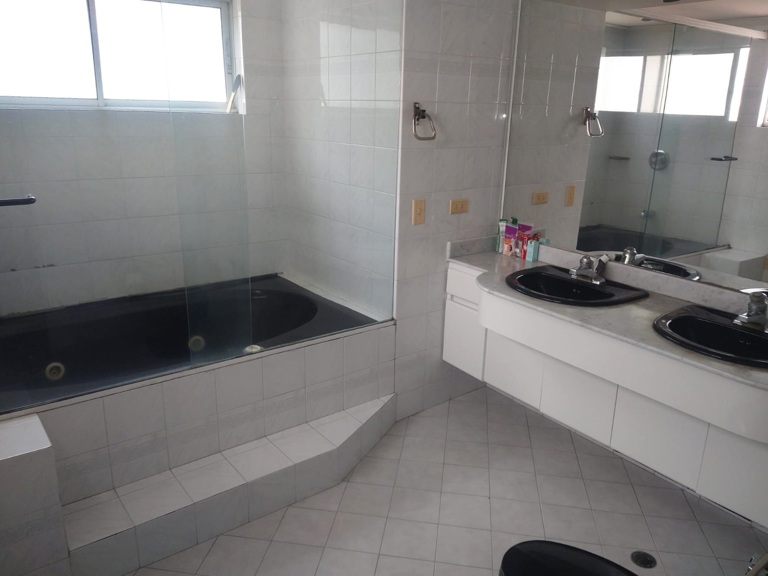 Casa de 4 alcobas en venta en El Diamante 2, Medellín, 300 m² · foto 8 de 19