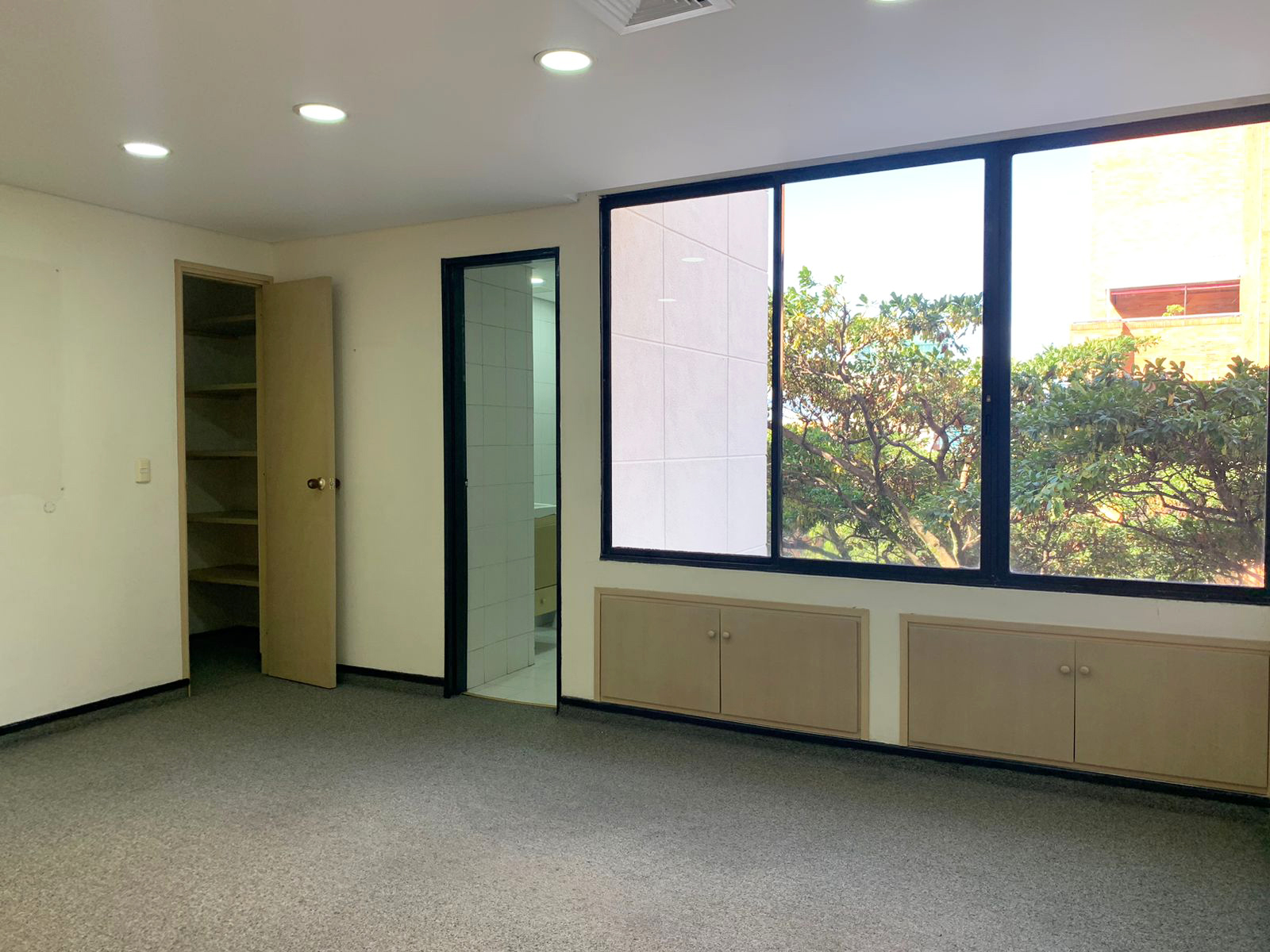 Oficina en arriendo en Milla De Oro, Medellín, 93 m² · foto 11 de 13