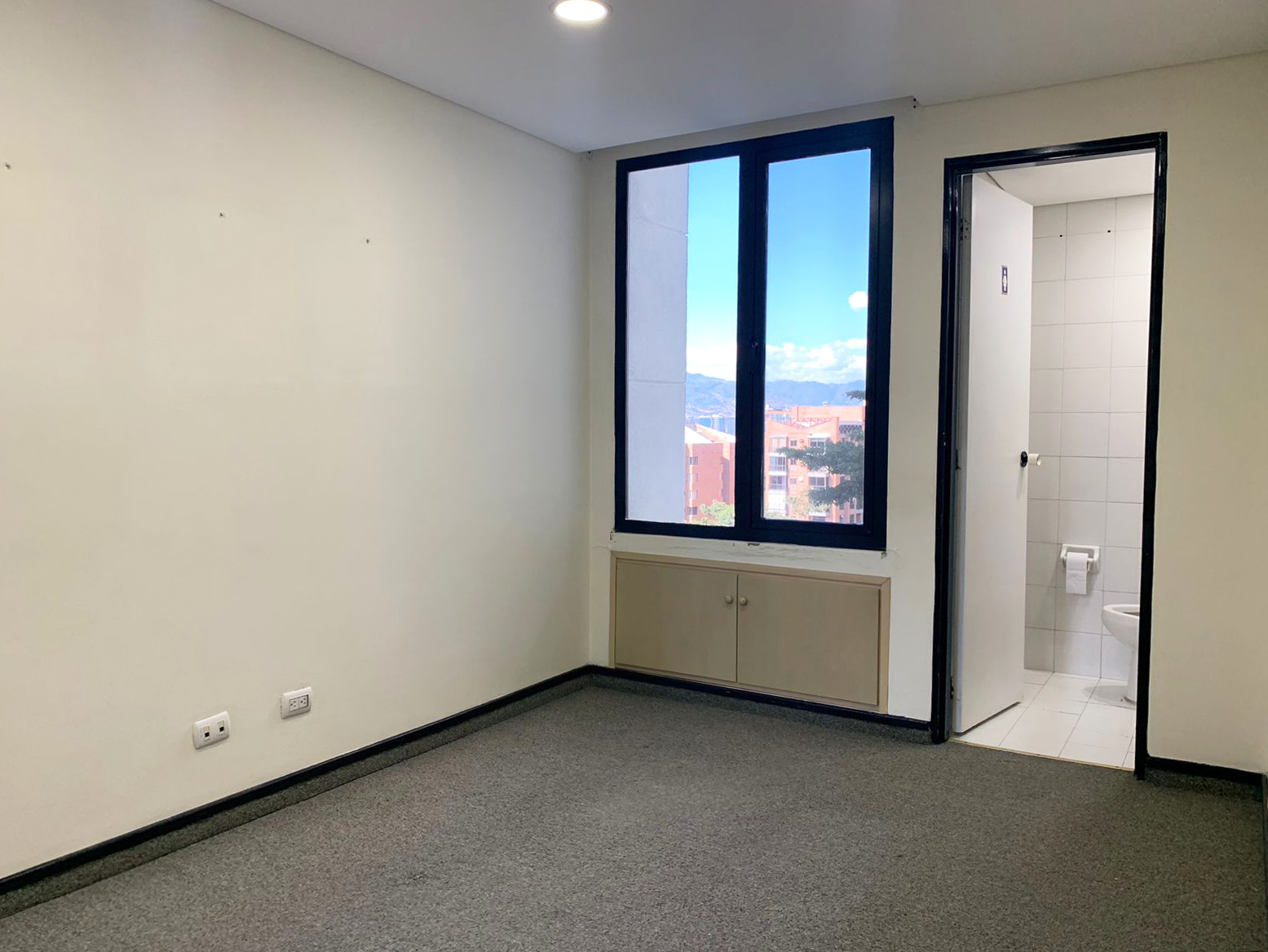 Oficina en arriendo en Milla De Oro, Medellín, 93 m² · foto 7 de 13