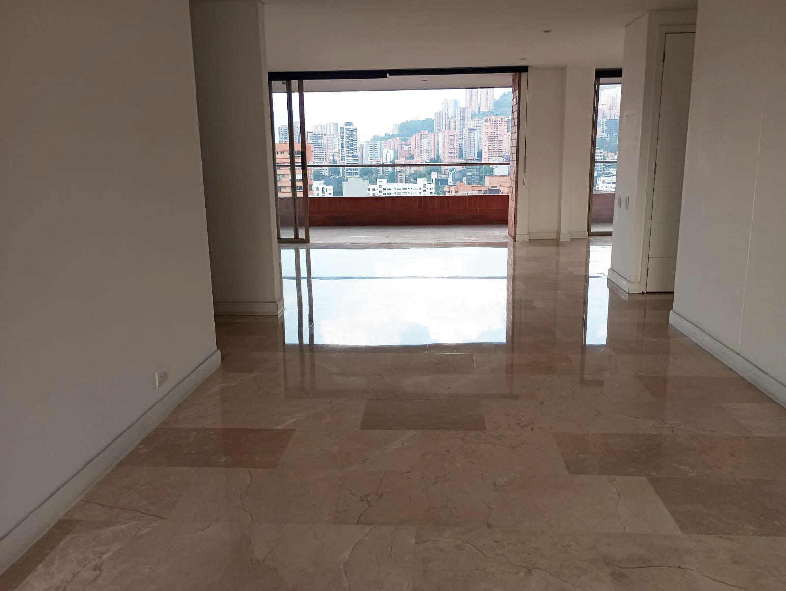 Apartamento en arriendo en La Florida, Medellín · foto 2 de 15