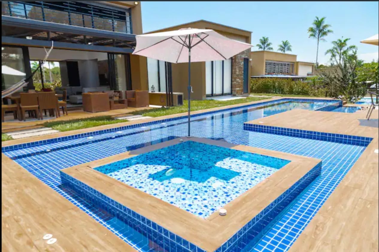 Casa de 3 alcobas en venta en Centro, Armenia, 270 m² · foto 2 de 24