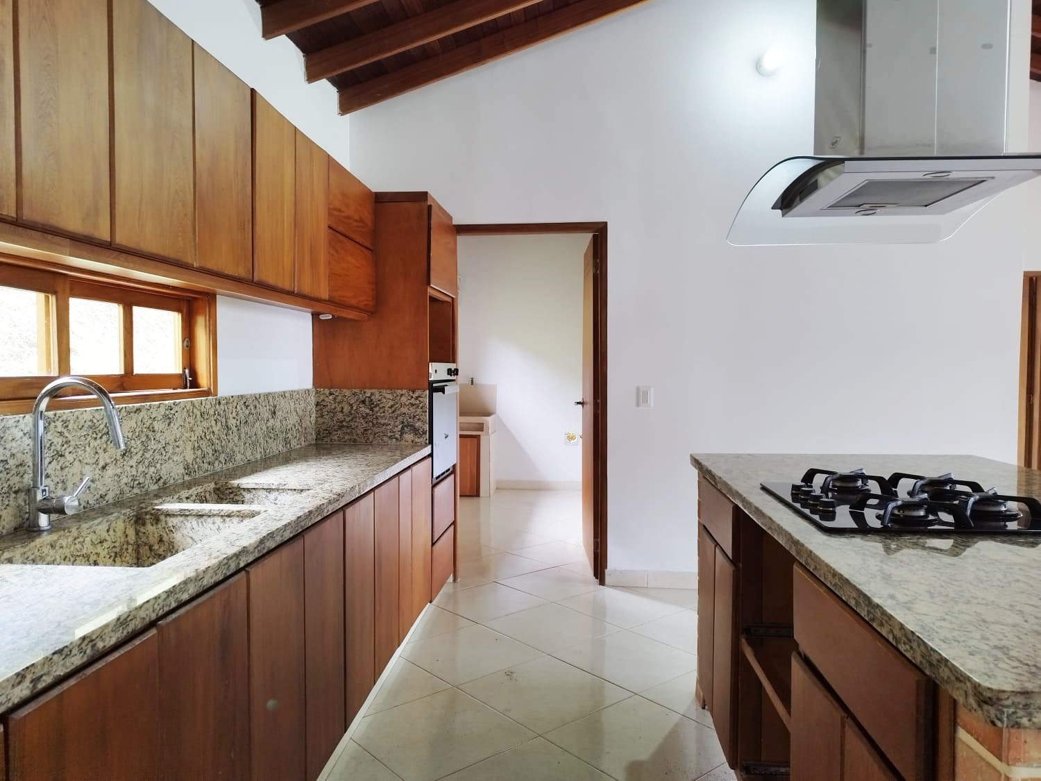 Oficina en arriendo en La Mina, Envigado, 300 m² · foto 6 de 20