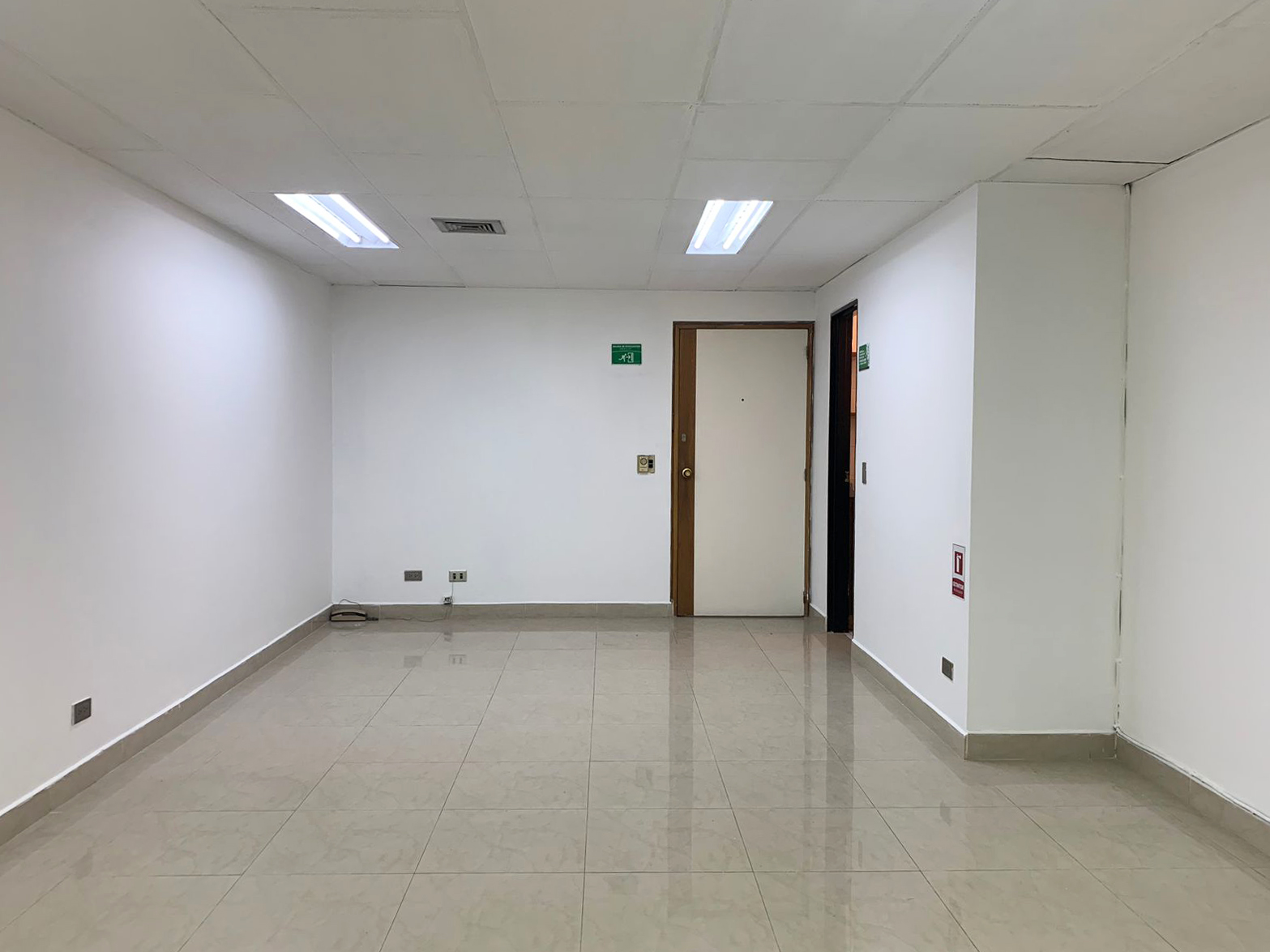 Oficina en venta en Milla De Oro, Medellín, 32 m² · foto 2 de 8