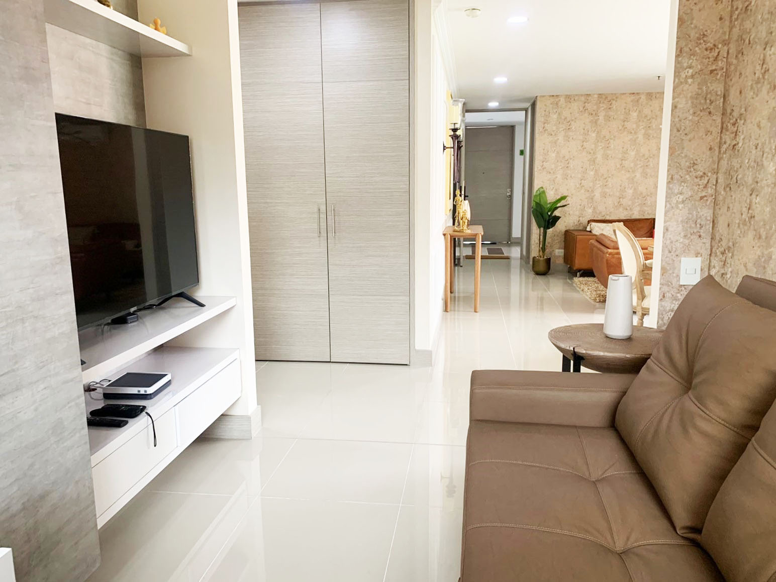 Apartamento de 3 alcobas en arriendo en El Poblado, Medellín, 150 m² · foto 3 de 15