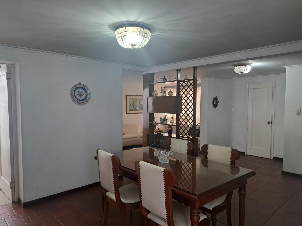 Casa de 3 alcobas en venta en Laureles, Medellín, 220 m² · foto 3 de 18
