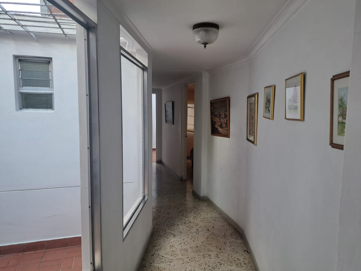 Casa de 3 alcobas en venta en Laureles, Medellín, 220 m² · foto 9 de 18