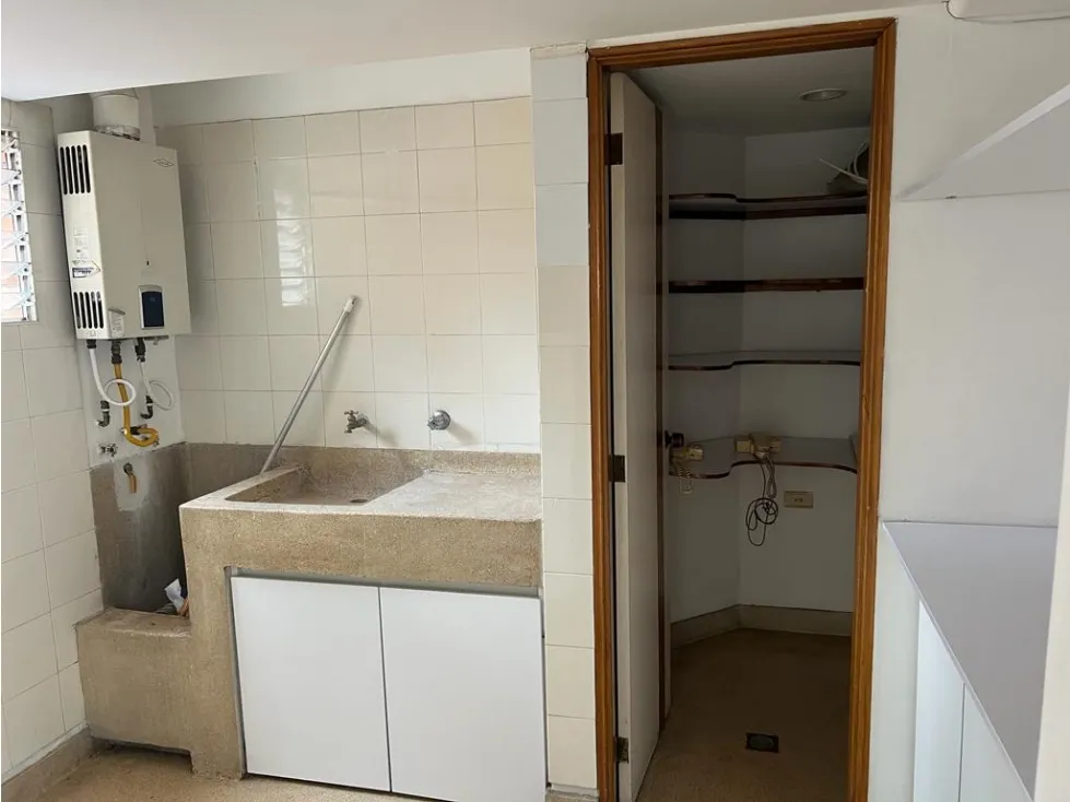 Apartamento de 4 alcobas en venta en Laureles, Medellín, 214 m² · foto 13 de 16
