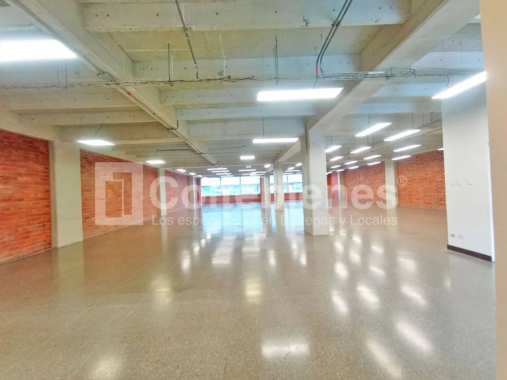 Local en arriendo en Santa Fe, Medellín, 462 m² · foto 2 de 19