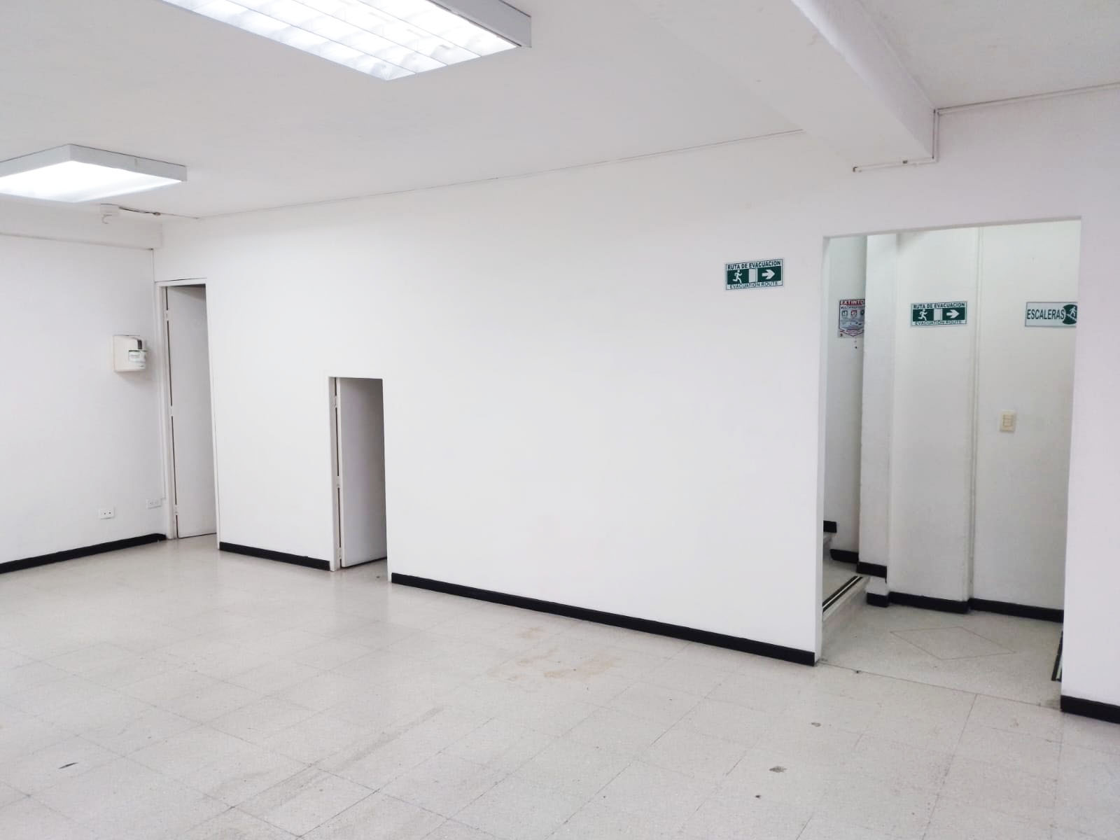 Bodega en arriendo en Cristo Rey, Medellín, 280 m² · foto 11 de 18