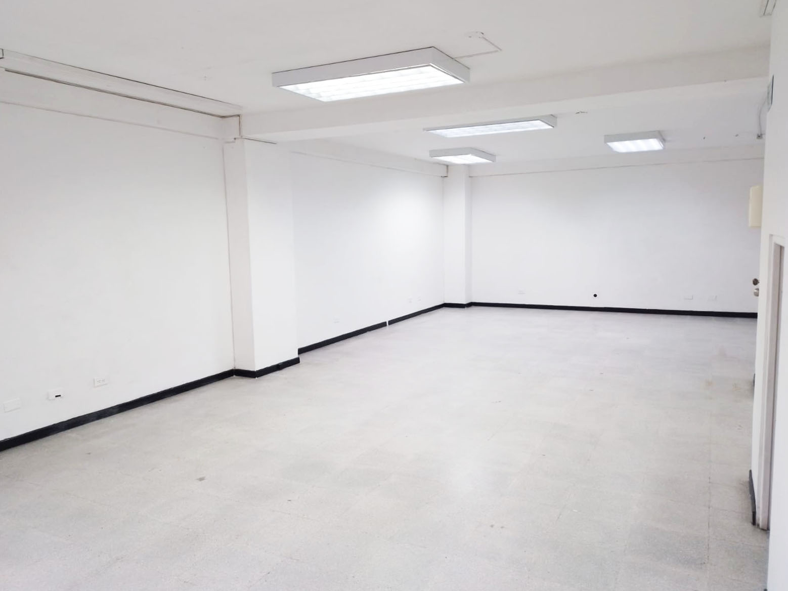 Bodega en arriendo en Cristo Rey, Medellín, 280 m² · foto 9 de 18