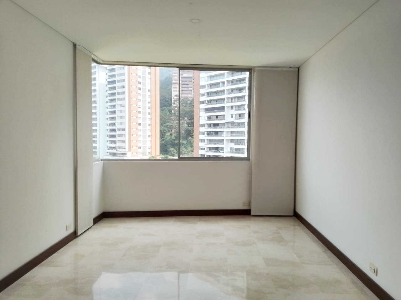 Apartamento de 3 alcobas en arriendo en El Tesoro, Medellín, 258 m² · foto 11 de 20