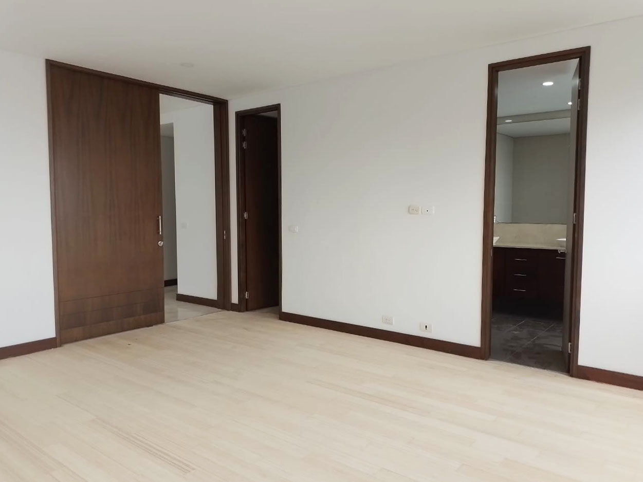 Apartamento de 3 alcobas en arriendo en El Tesoro, Medellín, 258 m² · foto 13 de 20