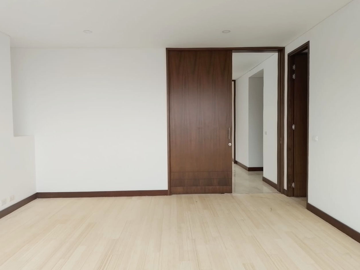 Apartamento de 3 alcobas en arriendo en El Tesoro, Medellín, 258 m² · foto 18 de 20