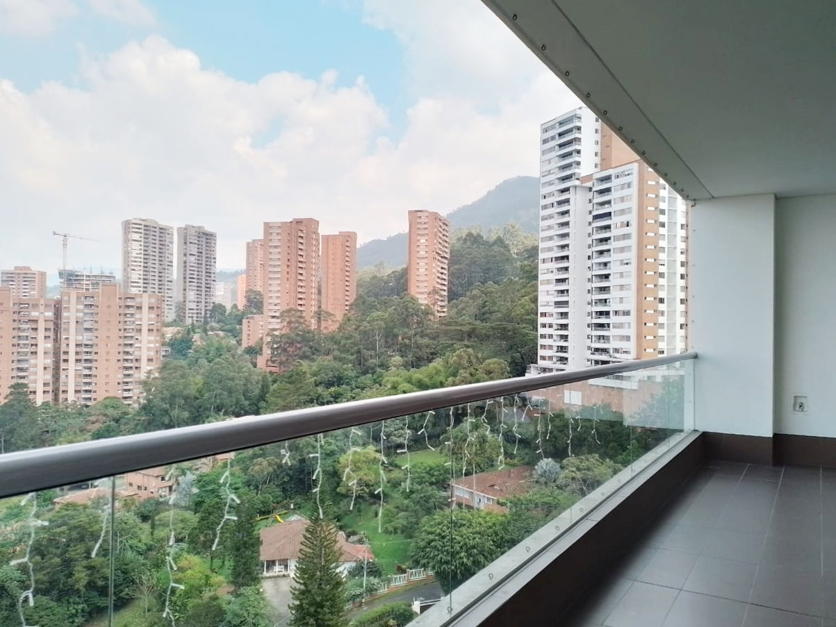 Apartamento de 3 alcobas en arriendo en El Tesoro, Medellín, 258 m² · foto 20 de 20