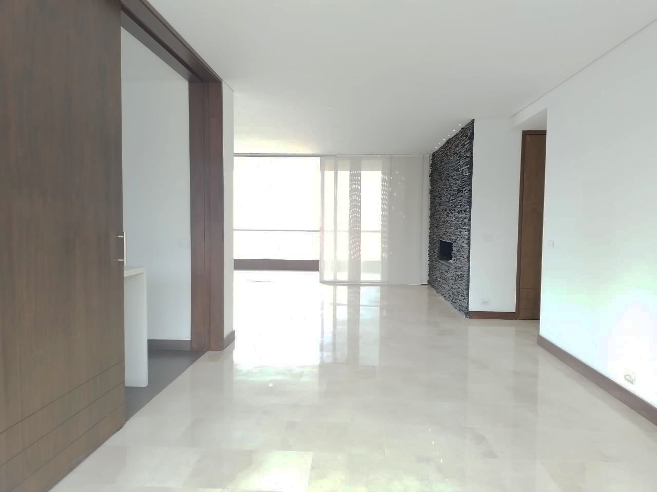 Apartamento de 3 alcobas en arriendo en El Tesoro, Medellín, 258 m² · foto 4 de 20
