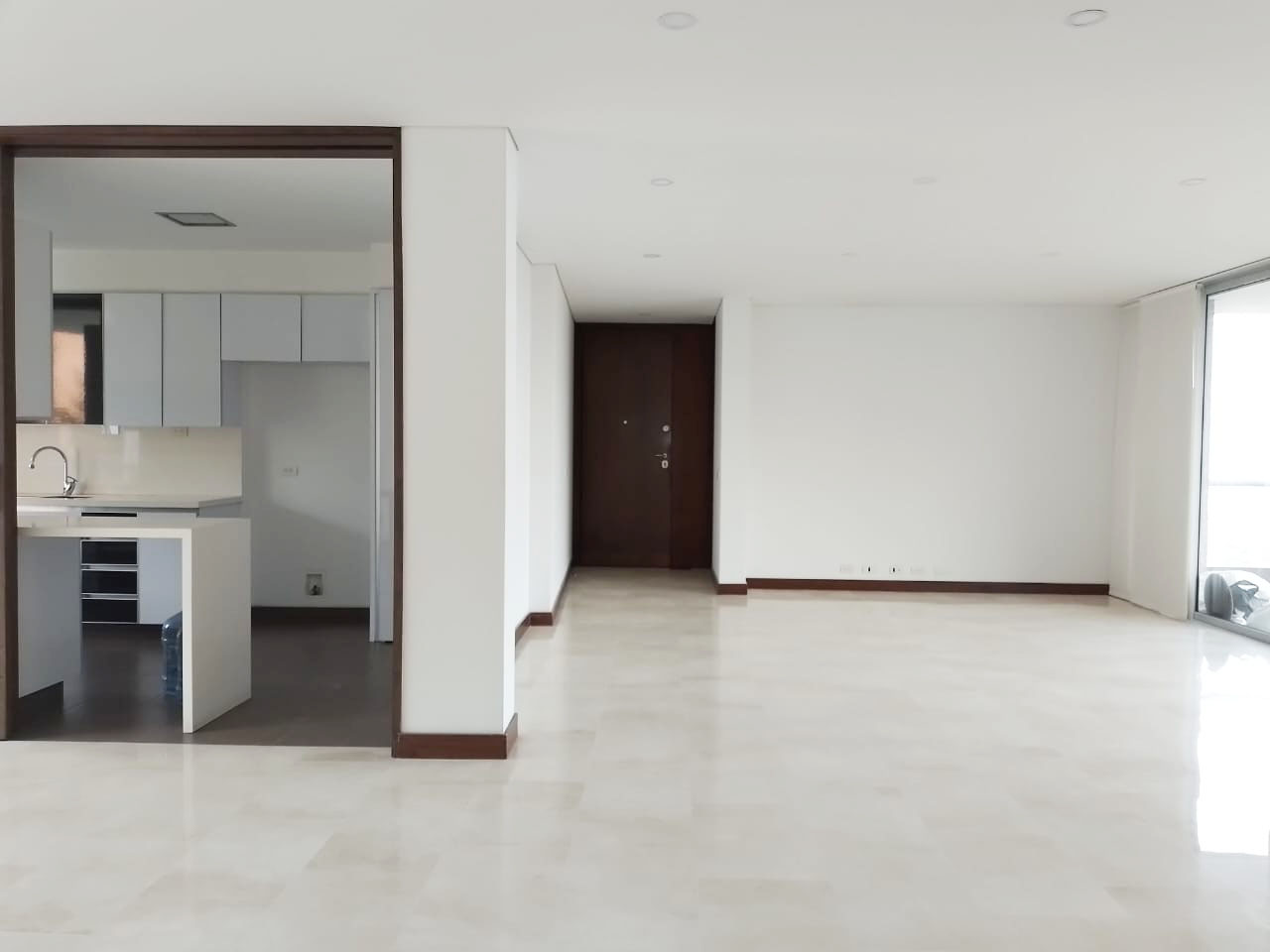 Apartamento de 3 alcobas en arriendo en El Tesoro, Medellín, 258 m² · foto 5 de 20