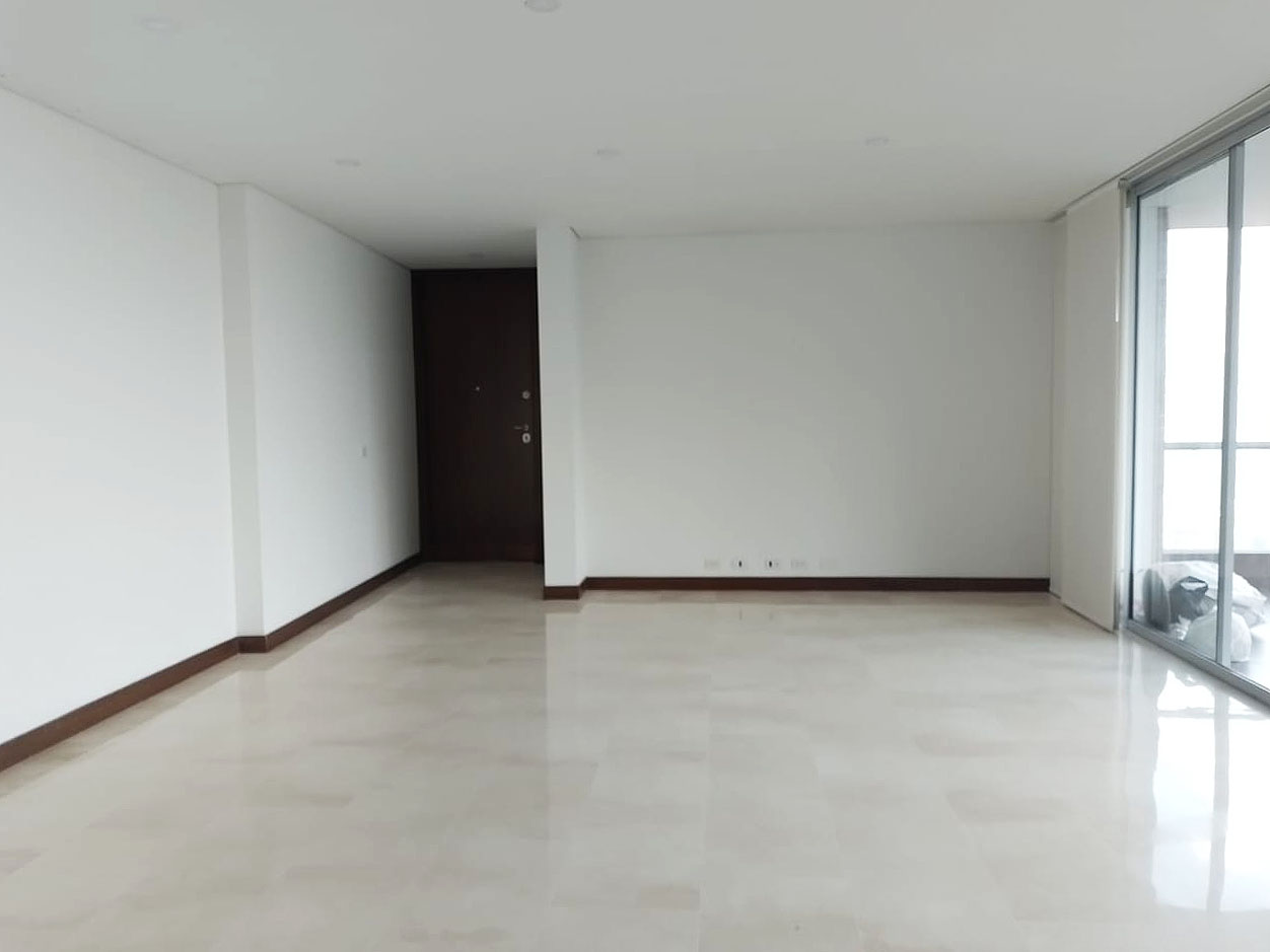 Apartamento de 3 alcobas en arriendo en El Tesoro, Medellín, 258 m² · foto 6 de 20