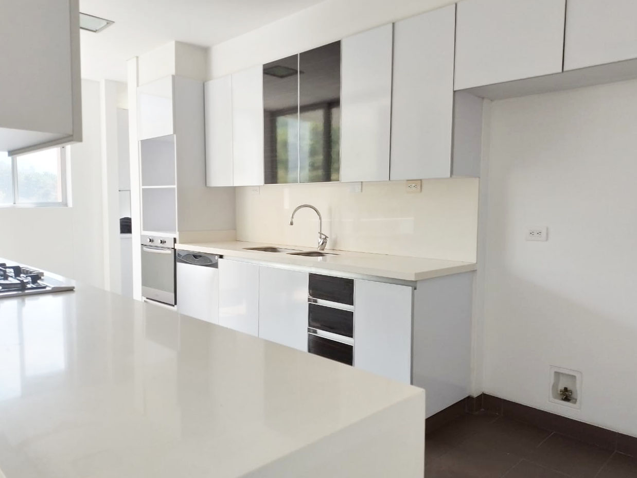 Apartamento de 3 alcobas en arriendo en El Tesoro, Medellín, 258 m² · foto 7 de 20