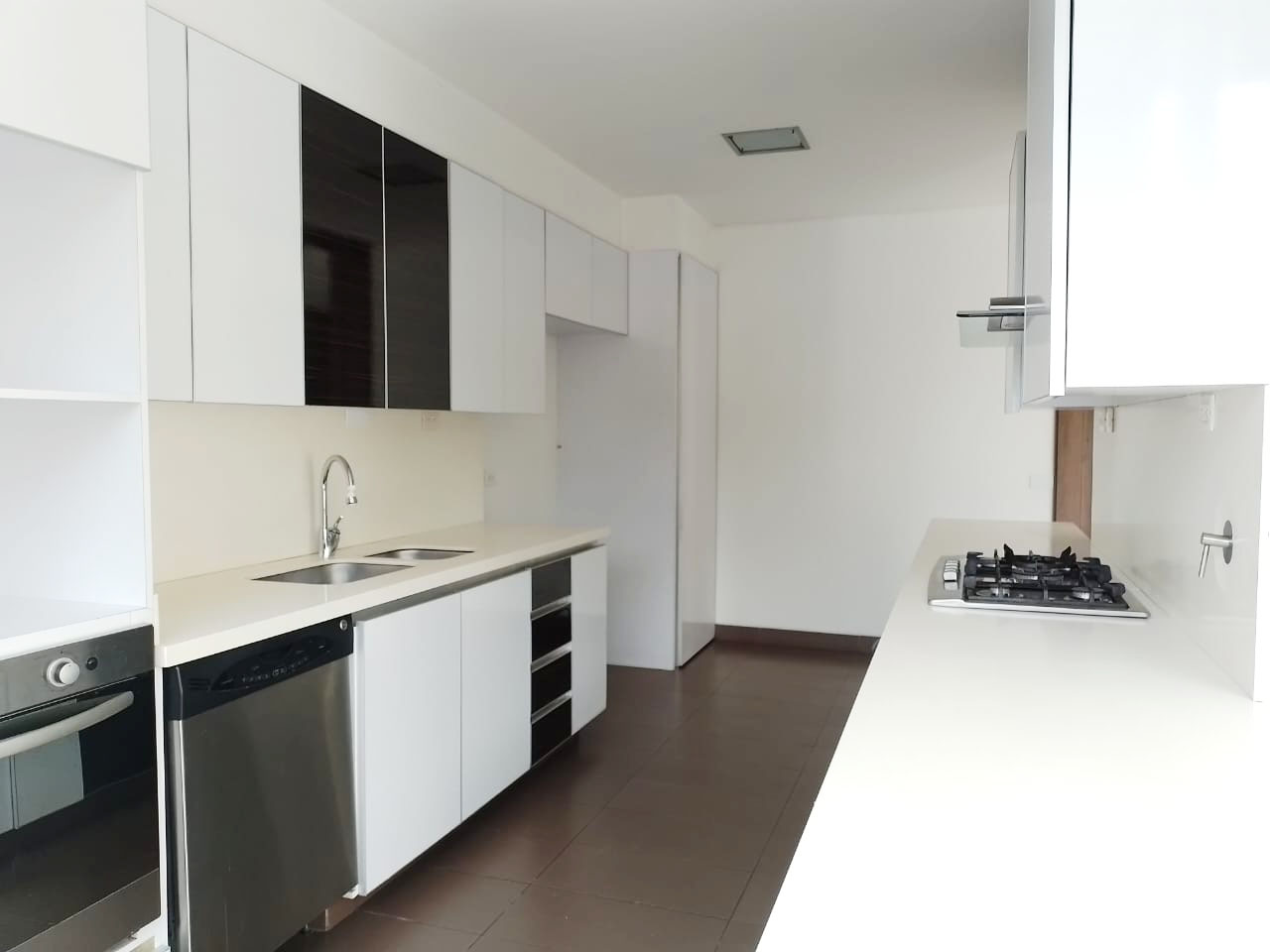 Apartamento de 3 alcobas en arriendo en El Tesoro, Medellín, 258 m² · foto 8 de 20