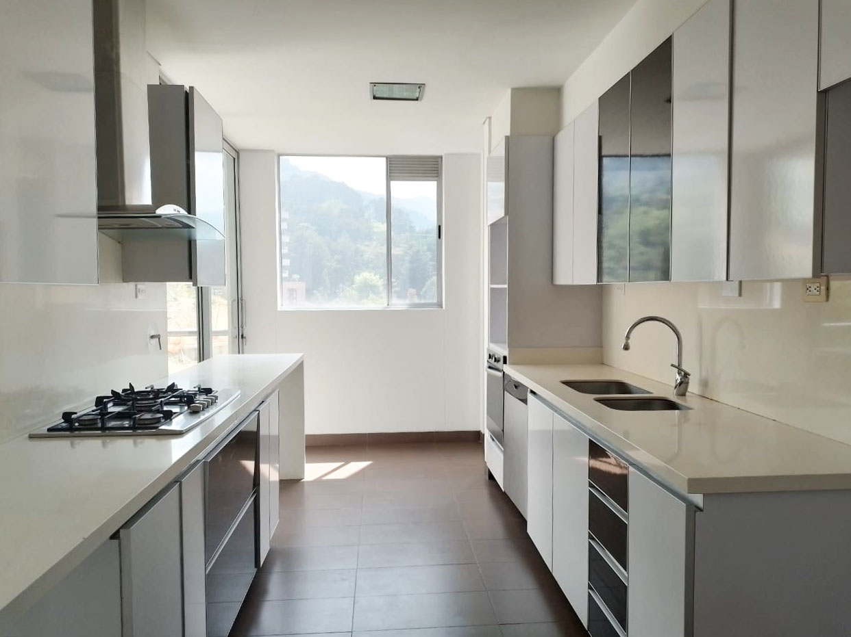 Apartamento de 3 alcobas en arriendo en El Tesoro, Medellín, 258 m² · foto 9 de 20