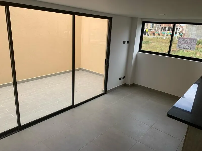 Casa de 3 alcobas en venta en El Porvenir, Rionegro, 220 m² · foto 3 de 11