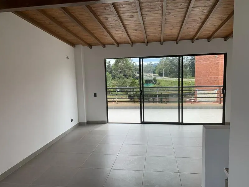 Casa de 3 alcobas en venta en El Porvenir, Rionegro, 220 m² · foto 6 de 11