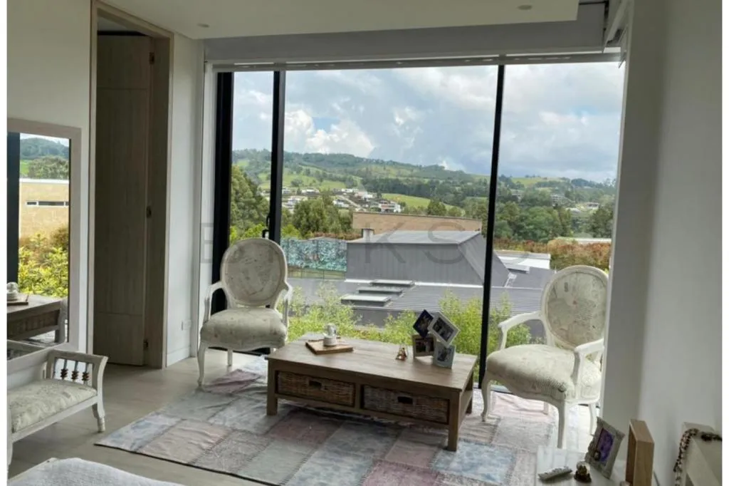 Casa de 5 alcobas en venta en Vía Las Palmas, Envigado, 1534 m² · foto 14 de 21
