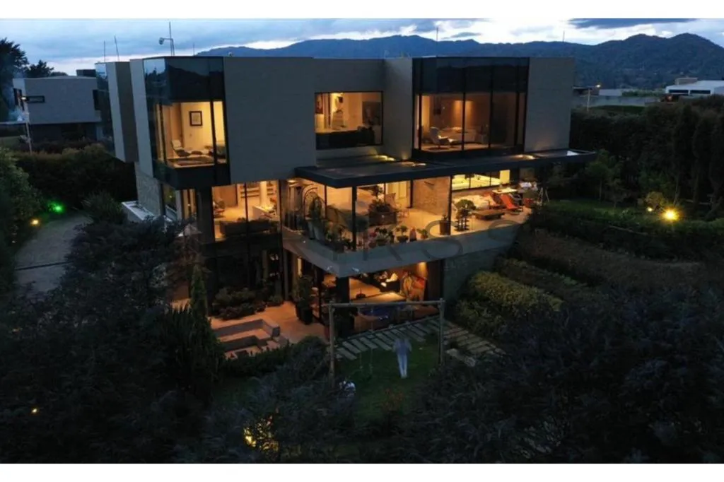 Casa de 5 alcobas en venta en Vía Las Palmas, Envigado, 1534 m² · foto 17 de 21