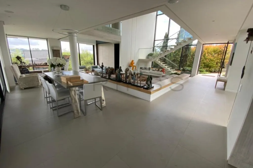Casa de 5 alcobas en venta en Vía Las Palmas, Envigado, 1534 m² · foto 3 de 21