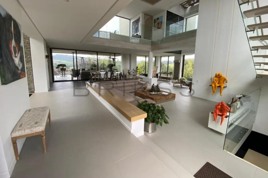 Casa de 5 alcobas en venta en Vía Las Palmas, Envigado, 1534 m² · foto 4 de 21