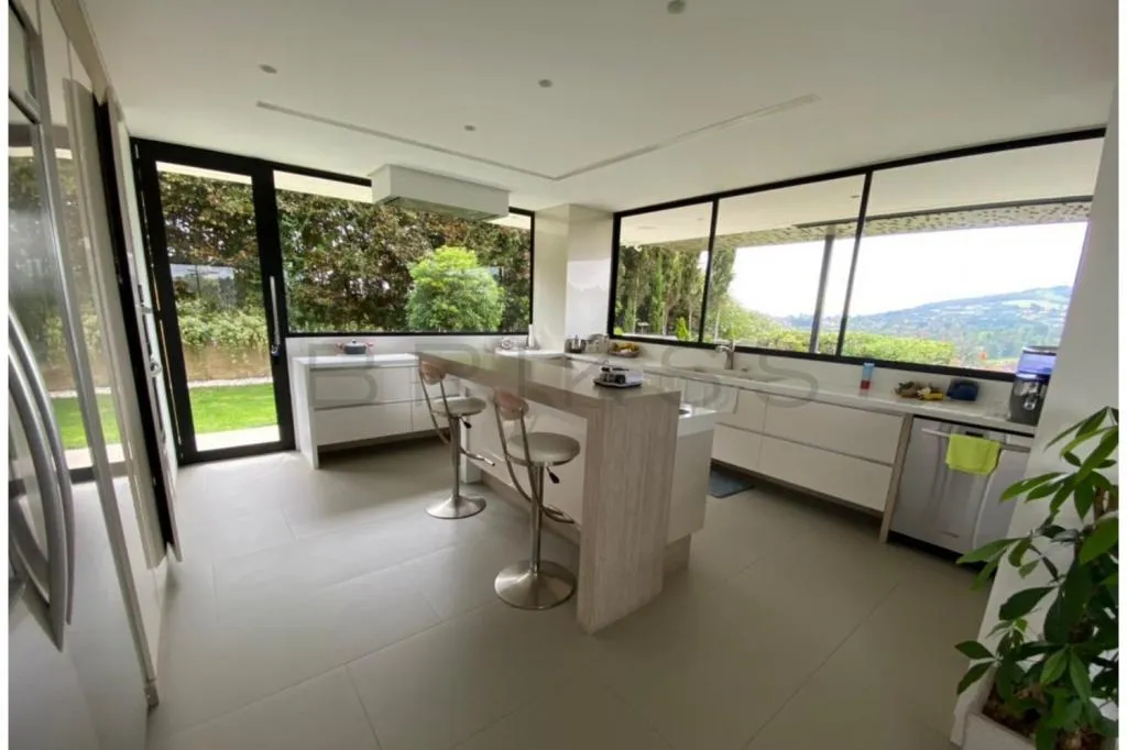 Casa de 5 alcobas en venta en Vía Las Palmas, Envigado, 1534 m² · foto 5 de 21