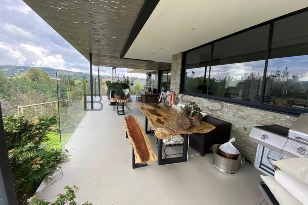 Casa de 5 alcobas en venta en Vía Las Palmas, Envigado, 1534 m² · foto 8 de 21