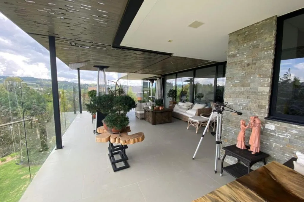 Casa de 5 alcobas en venta en Vía Las Palmas, Envigado, 1534 m² · foto 9 de 21