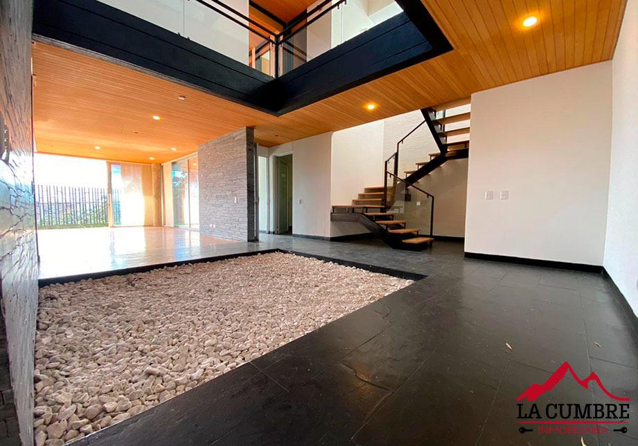 Casa de 4 alcobas en venta en Montessori, Envigado, 300 m² · foto 2 de 9