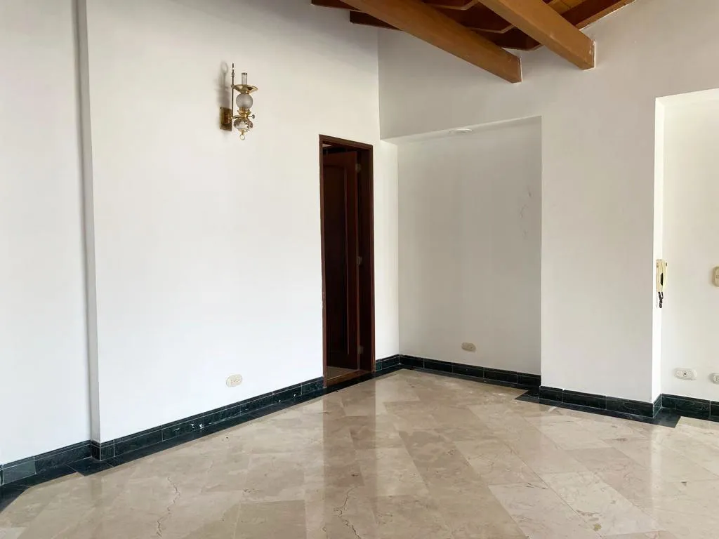 Casa de 4 alcobas en venta en Castropol, Medellín, 285 m² · foto 13 de 17