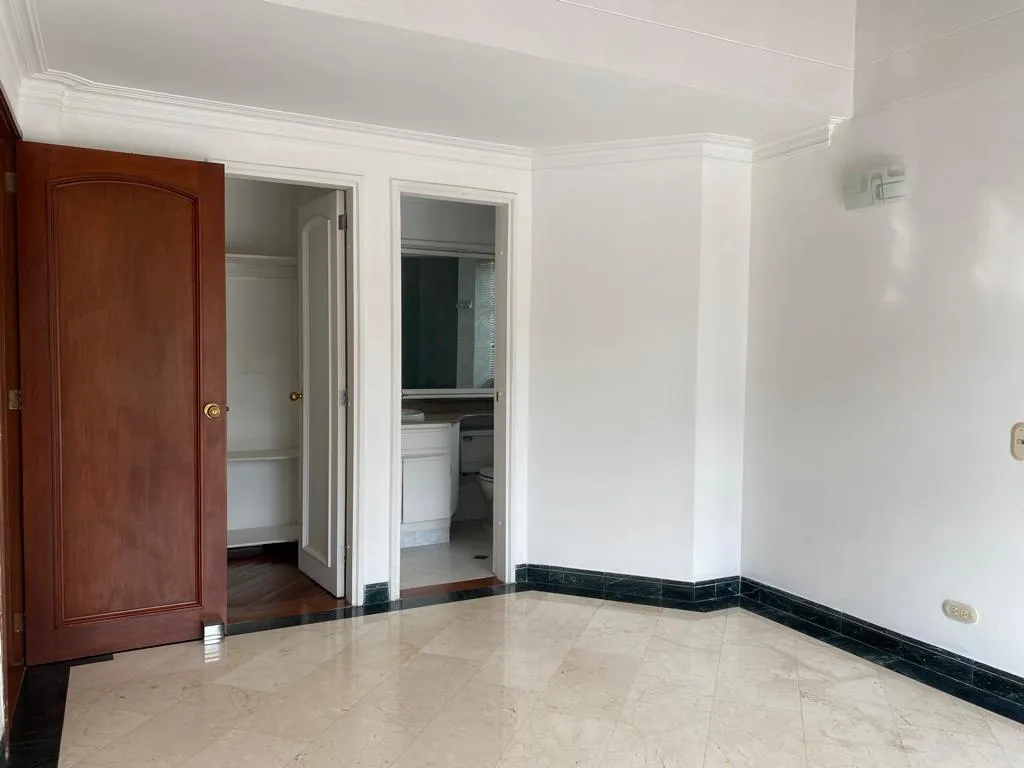 Casa de 4 alcobas en venta en Castropol, Medellín, 285 m² · foto 15 de 17