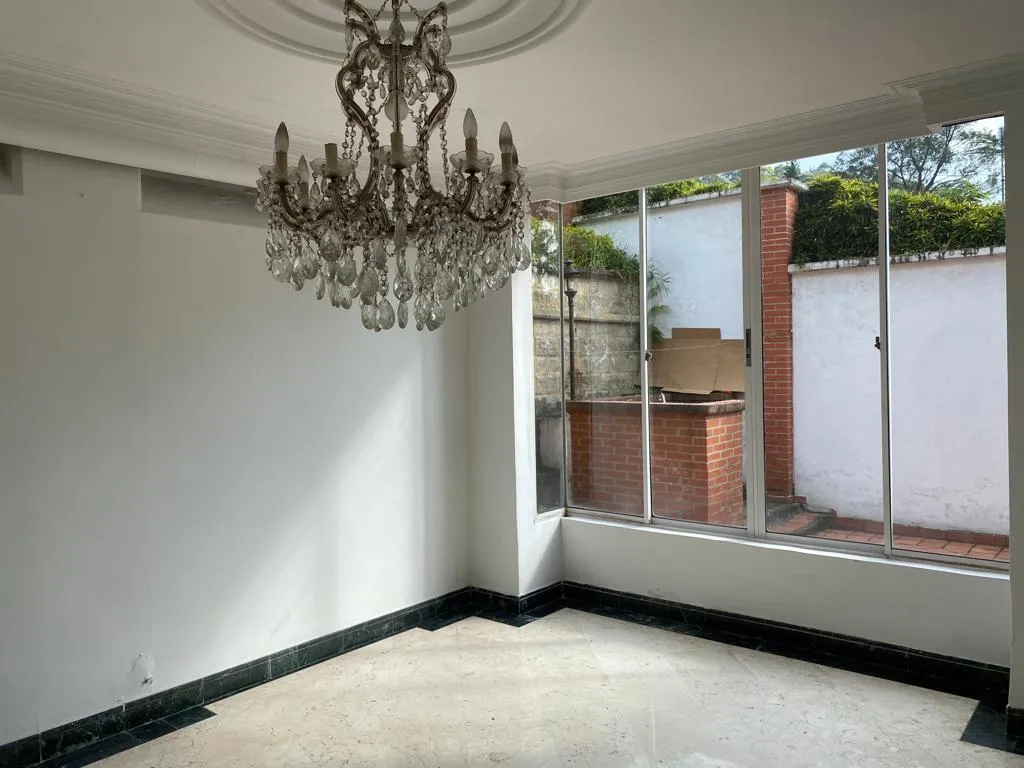 Casa de 4 alcobas en venta en Castropol, Medellín, 285 m² · foto 4 de 17