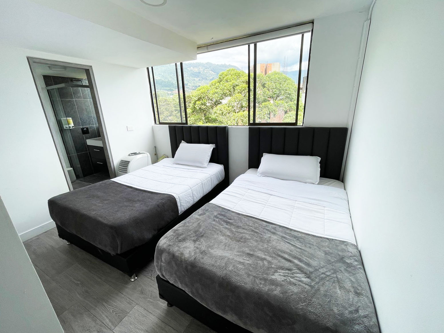 Apartamento de 4 alcobas en arriendo en El Poblado, Medellín, 200 m² · foto 15 de 20