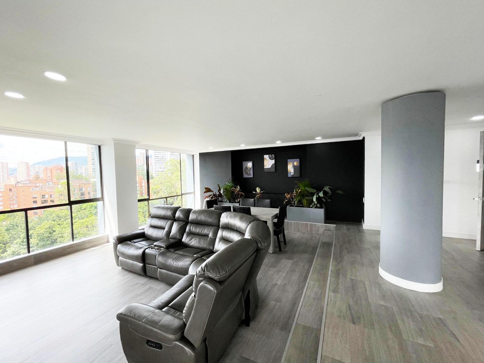Apartamento de 4 alcobas en arriendo en El Poblado, Medellín, 200 m² · foto 2 de 20
