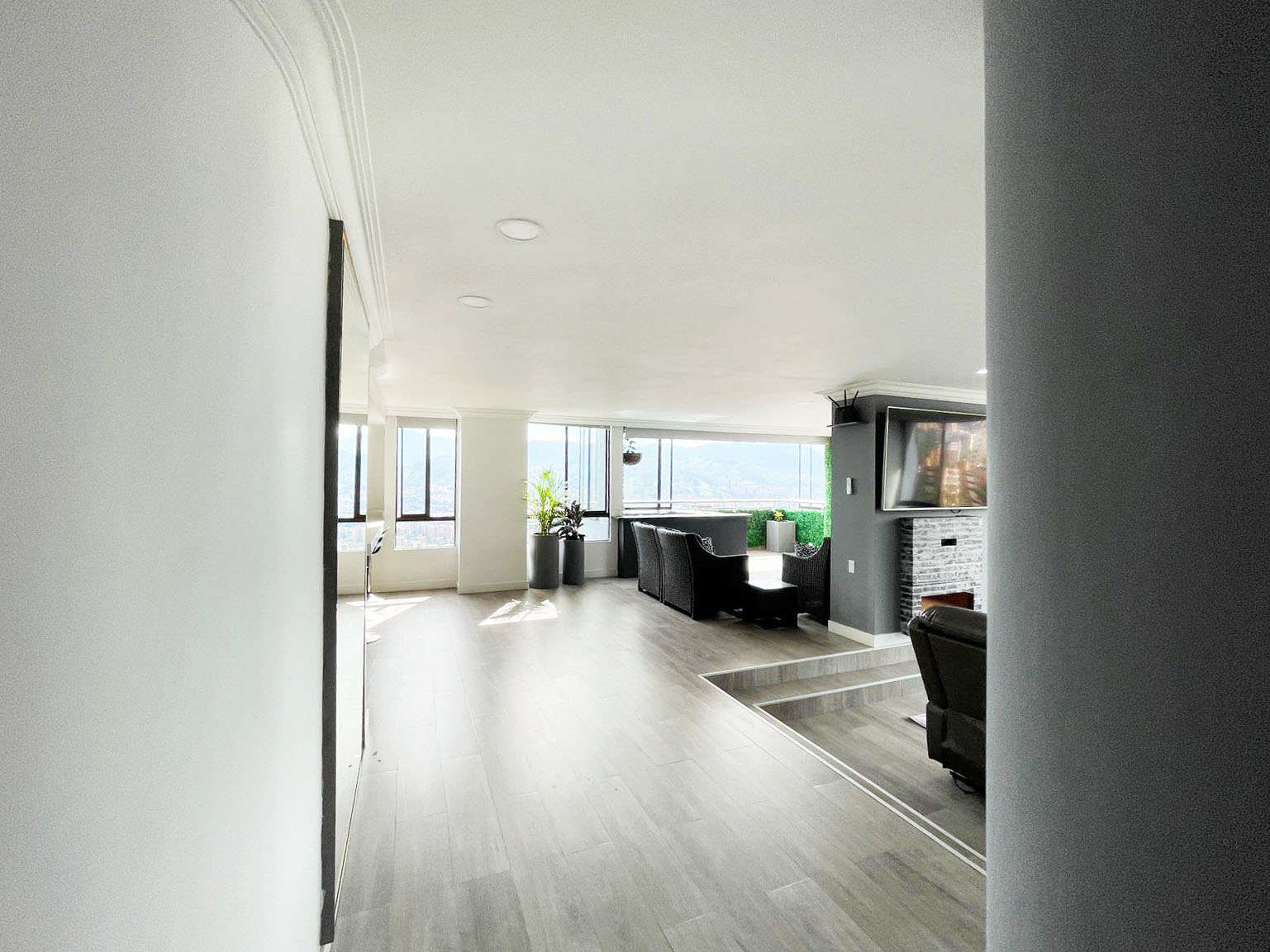 Apartamento de 4 alcobas en arriendo en El Poblado, Medellín, 200 m² · foto 4 de 20