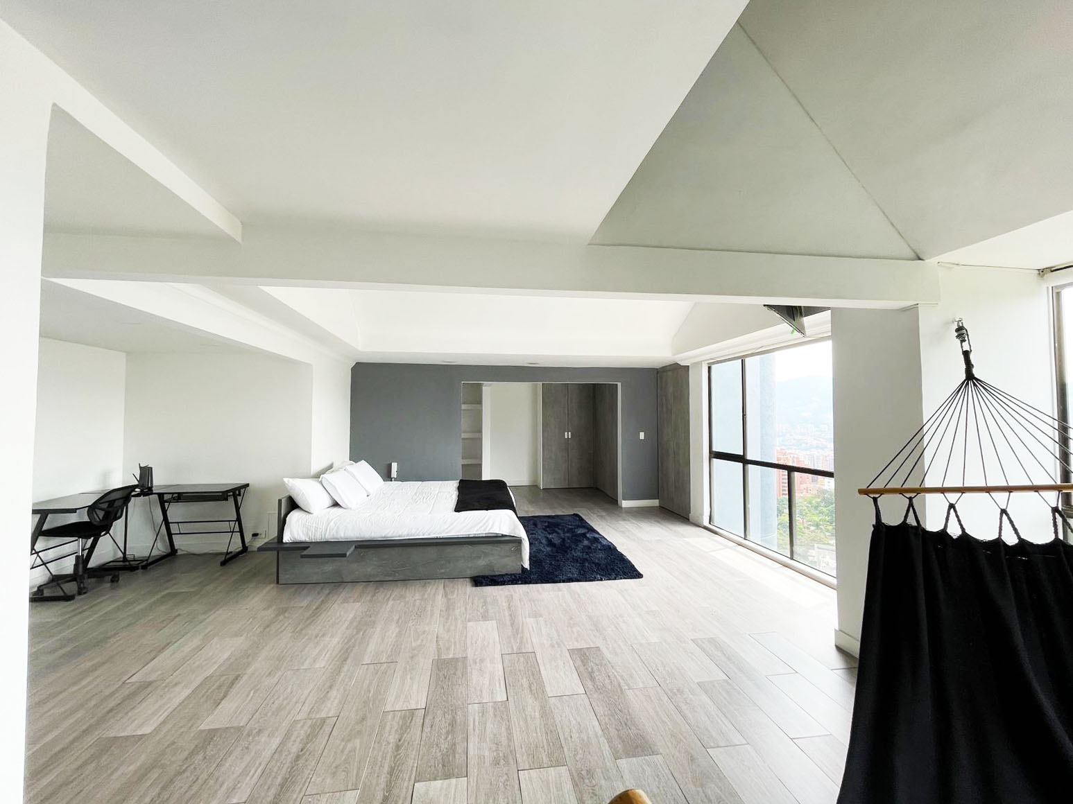Apartamento de 4 alcobas en arriendo en El Poblado, Medellín, 200 m² · foto 8 de 20