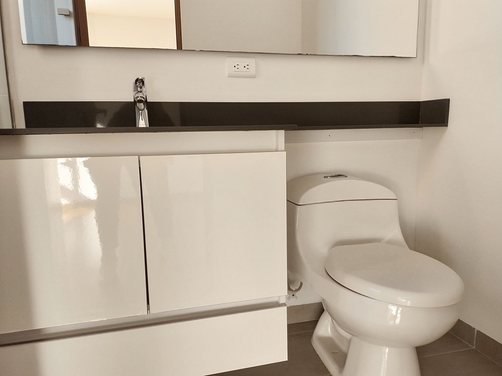 Apartamento de 3 alcobas en arriendo en El Tesoro, Medellín, 198 m² · foto 18 de 19