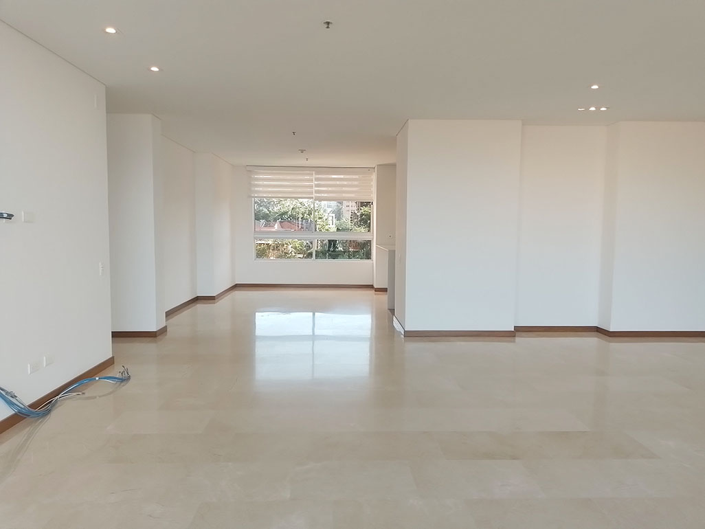 Apartamento de 3 alcobas en arriendo en El Tesoro, Medellín, 198 m² · foto 4 de 19