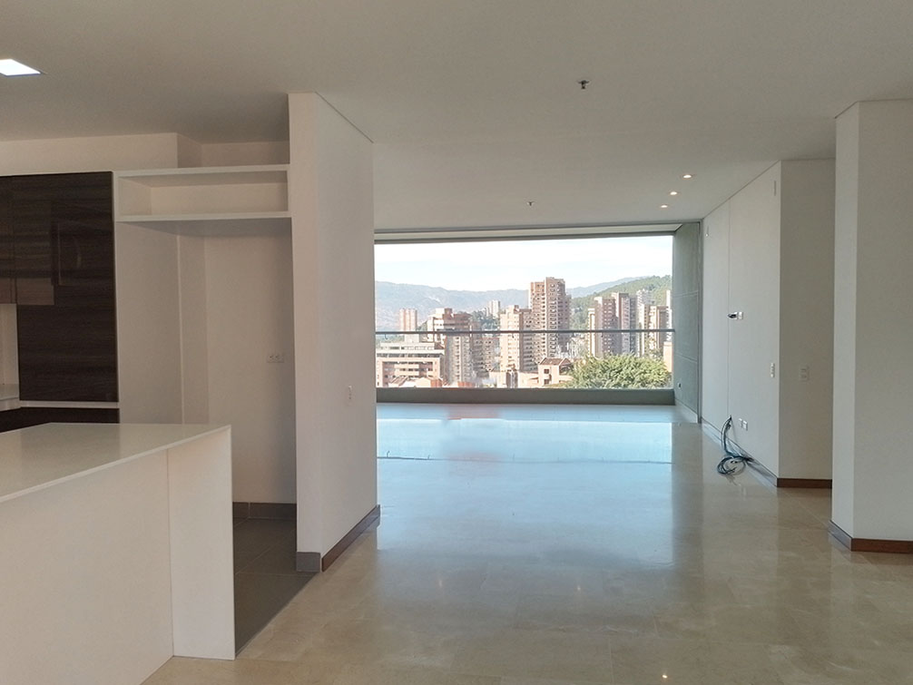 Apartamento de 3 alcobas en arriendo en El Tesoro, Medellín, 198 m² · foto 2 de 19