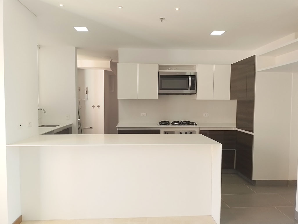 Apartamento de 3 alcobas en arriendo en El Tesoro, Medellín, 198 m² · foto 5 de 19