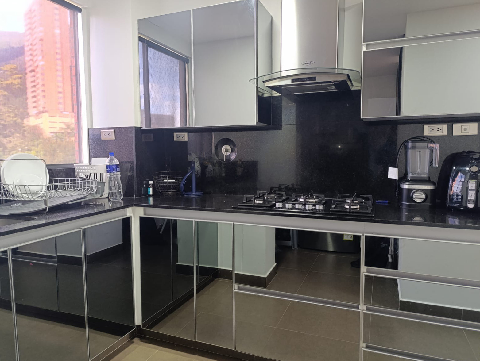 Apartamento en arriendo en Loma De Los Gonzalez, Medellín · foto 7 de 16